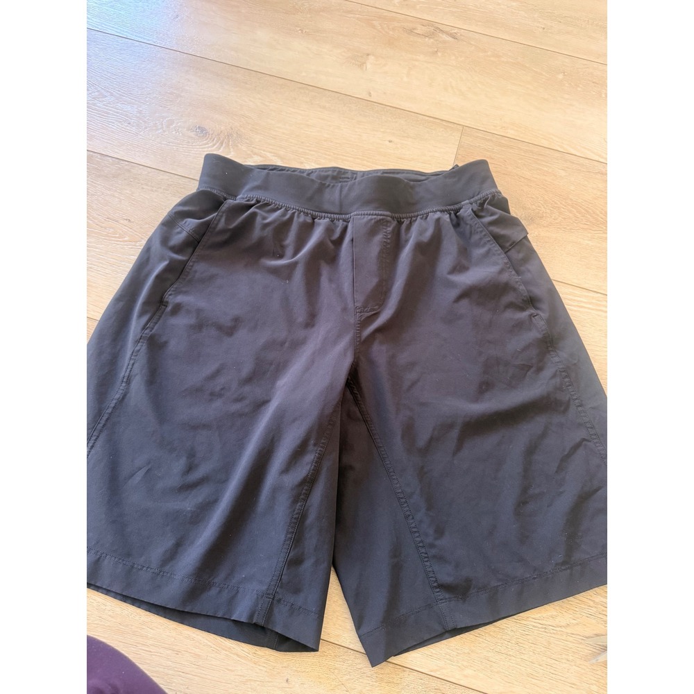 Lululemon Mens Black Athletic Training Shorts Size Large 10 Inch Inseam 205